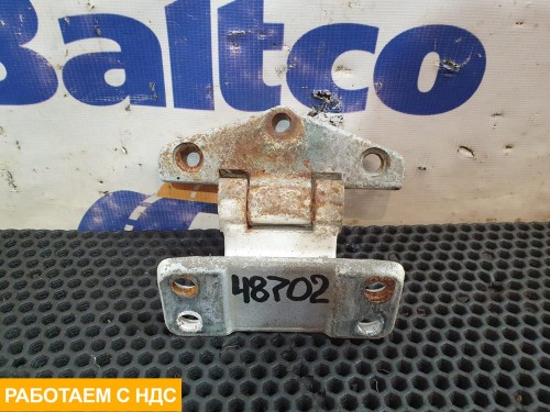 Петля двери правая